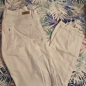 Levi's Women's Cream Straight Leg Jeans